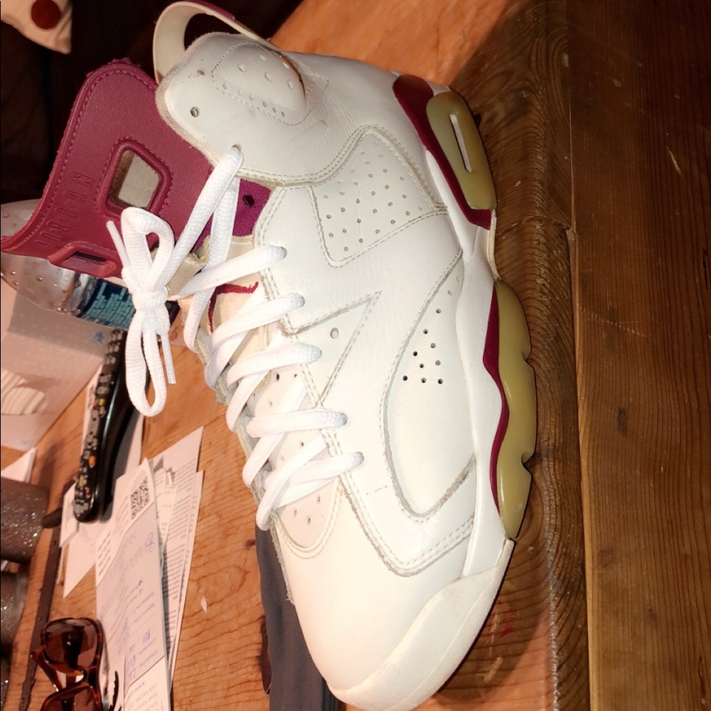 Jordan 5 Maroon 2015 size 9